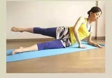 4步瑜伽动作,让你拥有漂亮美腿