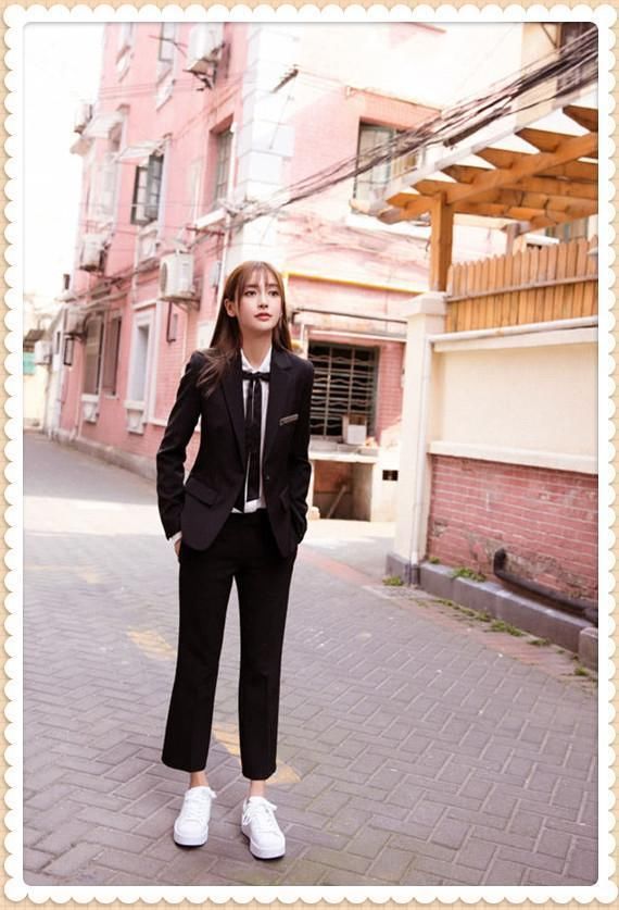 baby霸气！背心竟能穿出比基尼既视感，网友：难怪黄晓明爱不释手