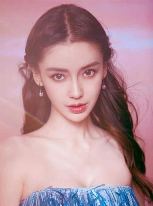  『设计』Angelababy身材有料，穿一袭丝绸连衣裙凹凸有致，小蛮腰细到吓人