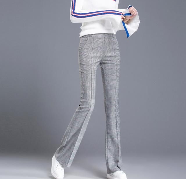 “魏璎珞”吴谨言现身机场，穿直筒牛仔裤，网友：这样搭配好清纯