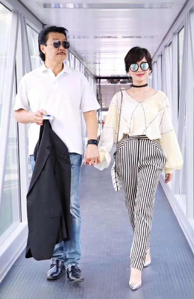 赵雅芝贼会穿,分分钟美回三十岁,玩起“下衣失踪”一点不输杨幂