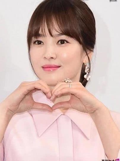 宋慧乔又换发型? 斩男短发瘦脸满分, 40岁左右女人剪嫩十岁!