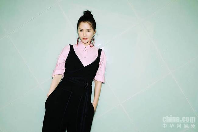 谭维维《跨界歌王》盐甜形象百变 耳环吸睛切换技能满分