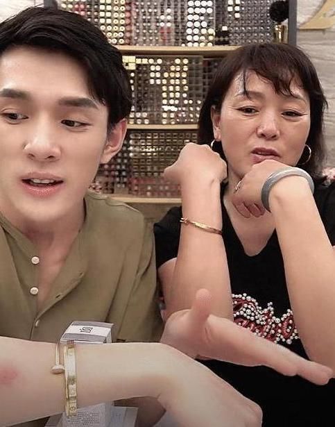  【SK2】李佳琦晒出平价精华液，美白效果不输SK2，网友：色斑毛孔消失了