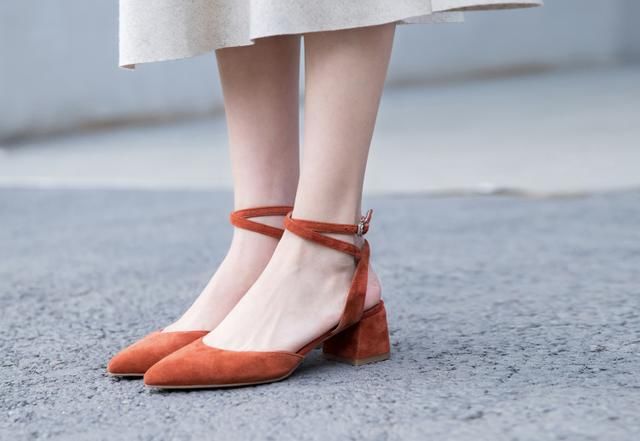 8款夏日好看又好穿的凉鞋，走路不累解救你的双脚