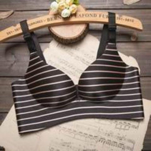 还再为小胸烦恼?调整型聚拢文胸，轻松解决你的难题