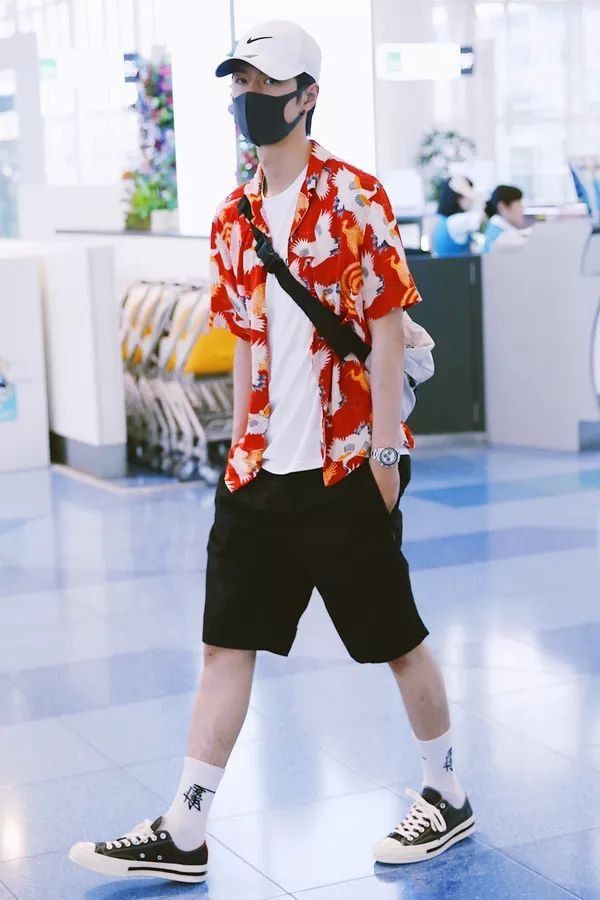 瘦回巅峰的赵薇年轻10岁!白百何这脸是怎么了?【海报街拍】