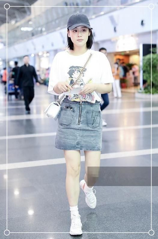 别看鞠婧祎只有159的身高，可秀起腿来，竟丝毫不差170的马思纯！