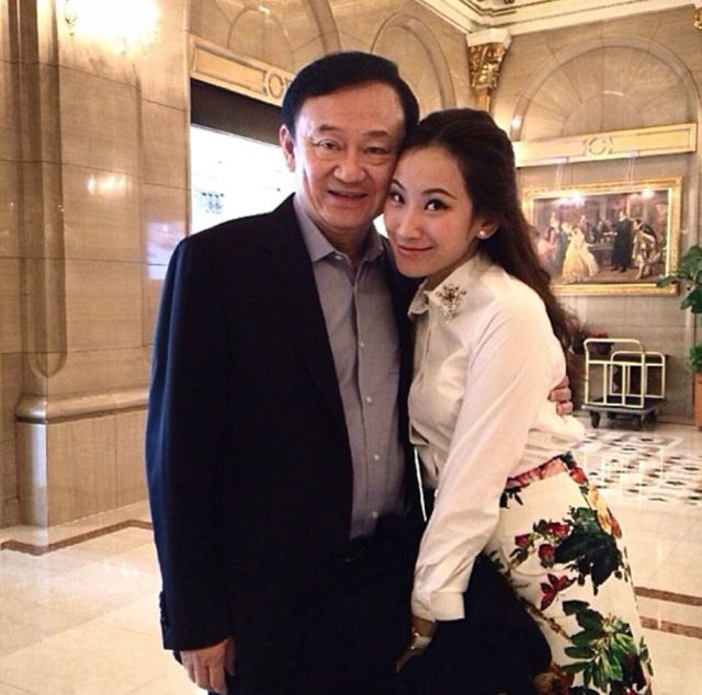 30岁的英拉侄女萍通塔:白色紧身包臀裙勾人，最后一张极其迷人!