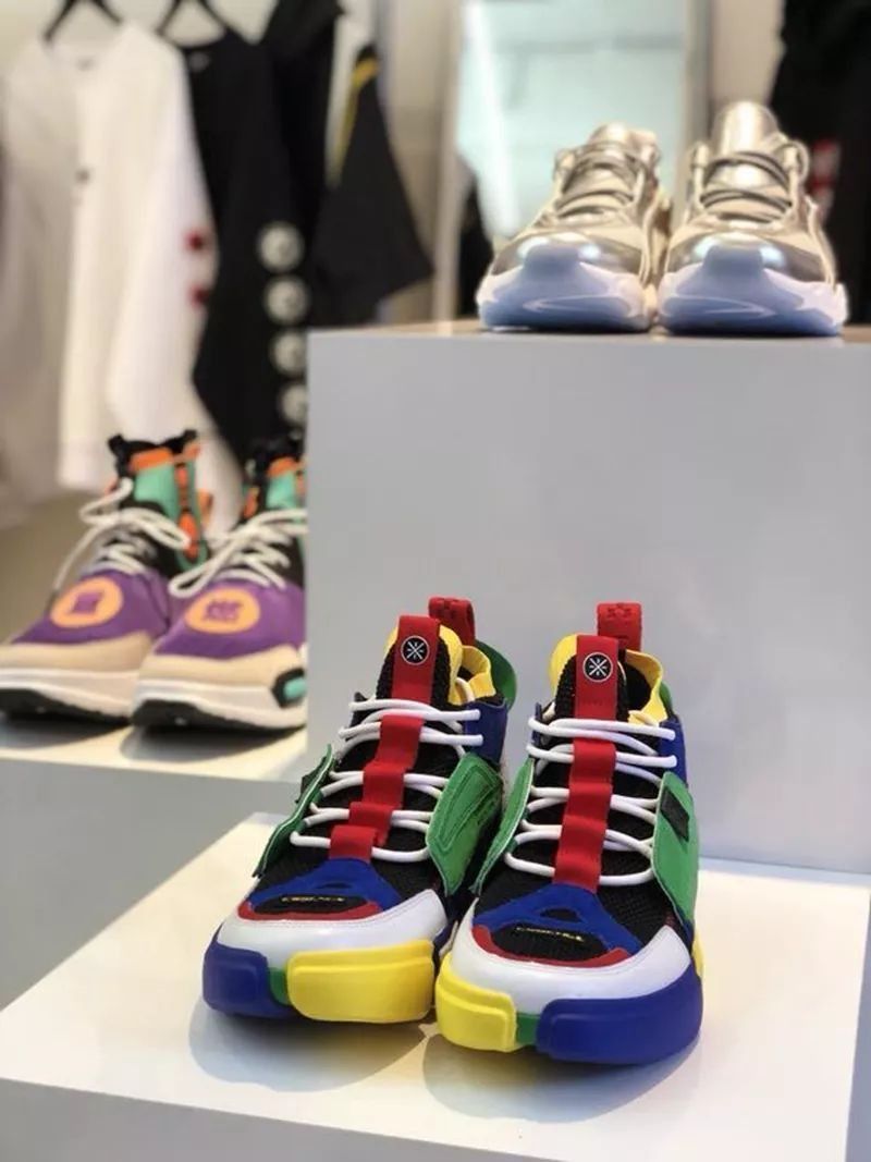 想让路人管不住眼睛?这 11 款球鞋随便一双都可以!