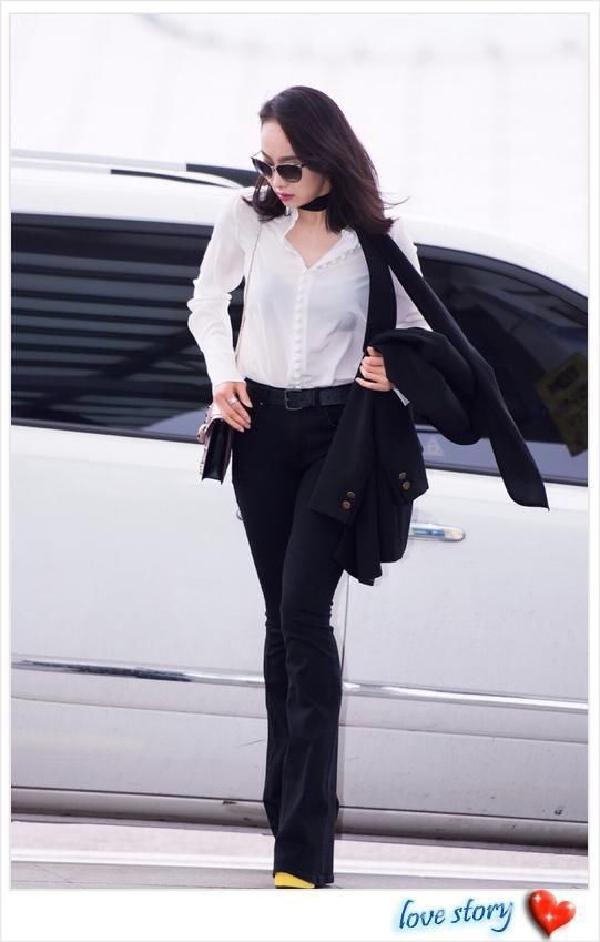 秀腿我只服宋茜！牛仔裙一边长一边短，网友：这是定制的么？