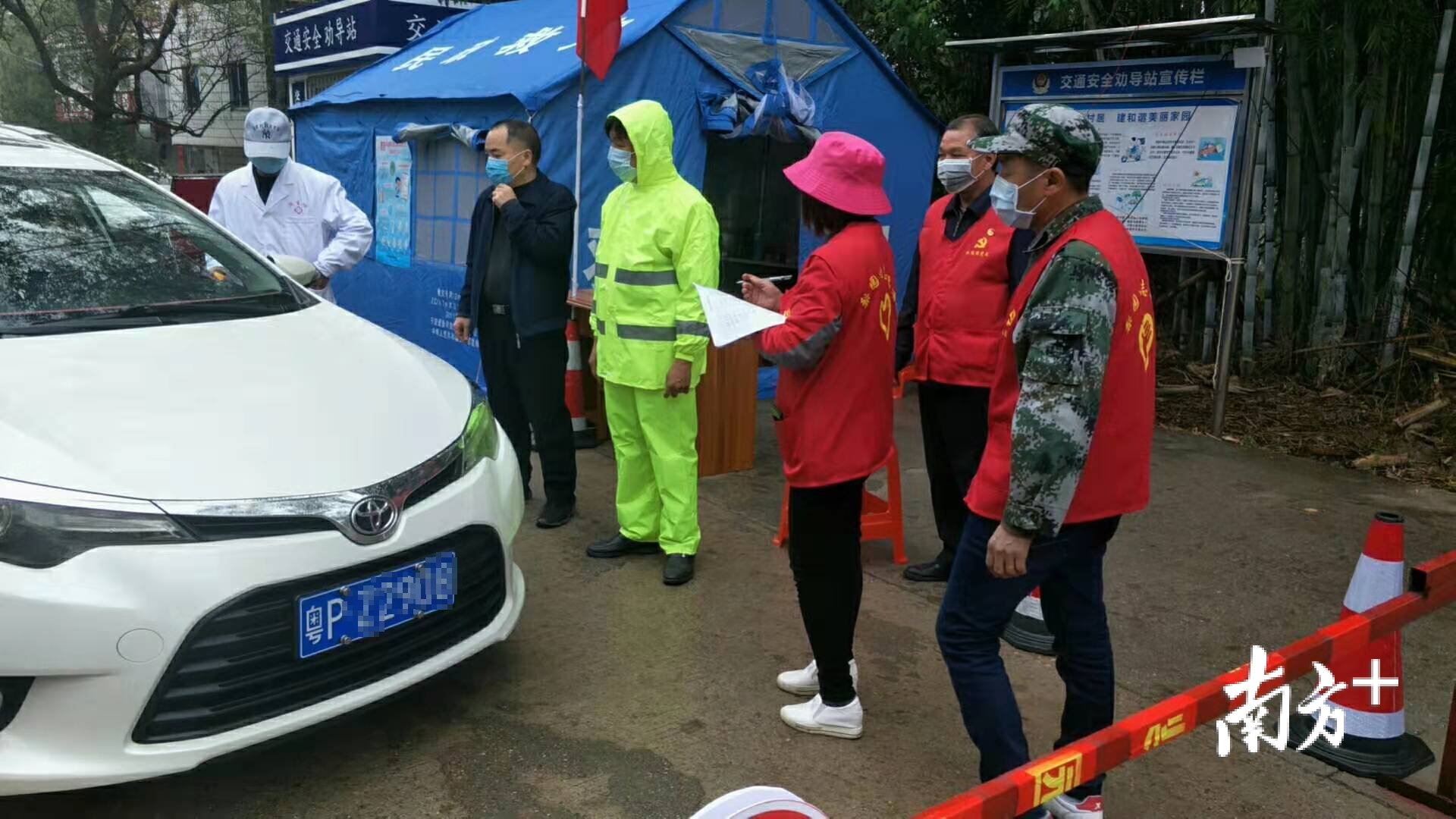  「防控」提前返岗下沉村社，灯塔镇坚守农村防控一线近一个月