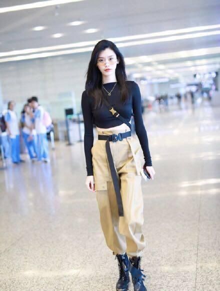 奚梦瑶才是穿小心机露背装的鼻祖,蔡依林机场秀一对比输太惨