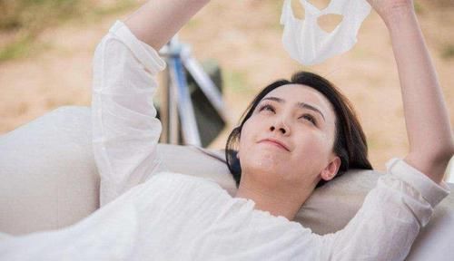 人到中年：谁说女人到中年就是“黄脸婆”，坚持9个护肤小习惯，大妈变姐姐