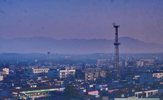  [唯一]中国唯一坐拥4条高速3条铁路2个火车站1个机场的“贫困县