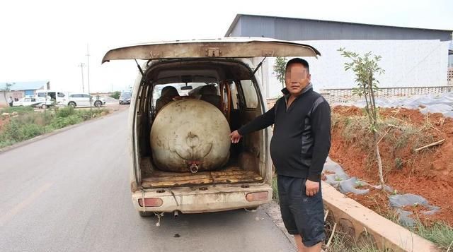 加油站：治庸·铁军丨面包车变身“移动加油站” 不啻移动炸弹