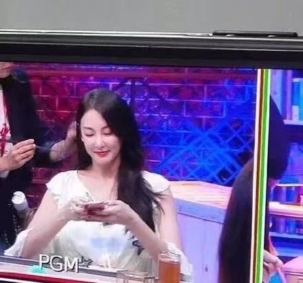 李小璐夜宿门是造谣？唐嫣罗晋没分手？张雨绮不受离婚影响？包贝尔炒作无下限？张杰粉丝diss谢娜？