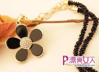  「毛衣项链」【尚】毛衣链搭配 毛衣+项链的搭配三式