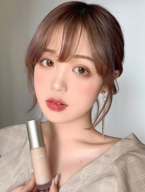  『半丸子头』短发女生有福了，这样扎减龄俏皮，明星也都这么扎，超迷人