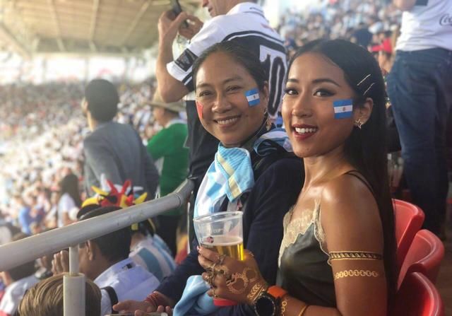 世界杯人家吉克隽逸才最孝，带妈咪看球，狂获粉丝点赞