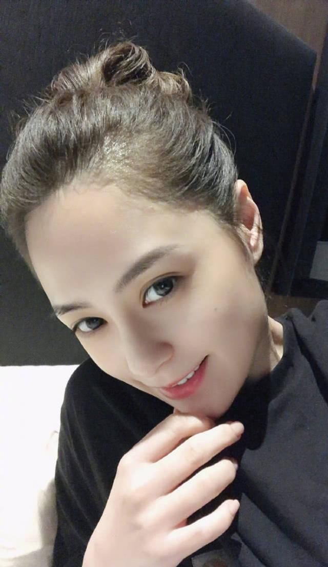  『赖弘国』赖弘国晒婚纱照庆贺白色情人节，被花心男损害后她总算得到感情