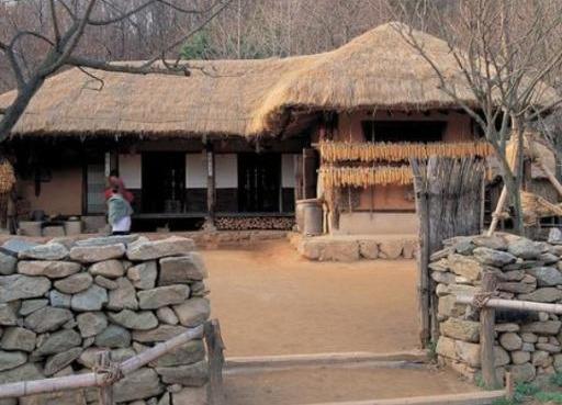  围墙|农村盖房，究竟要不要修“围墙”？听完内行人分析，不再纠