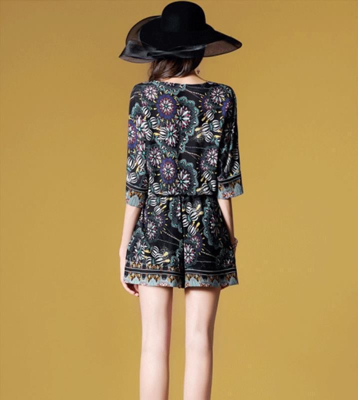 如今年轻女人别穿套装!只穿一套“连体裤”，活力美翻天了