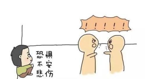  孩子：父母当孩子面吵架时，娃若有这几种表现，暗示着是情商不一般