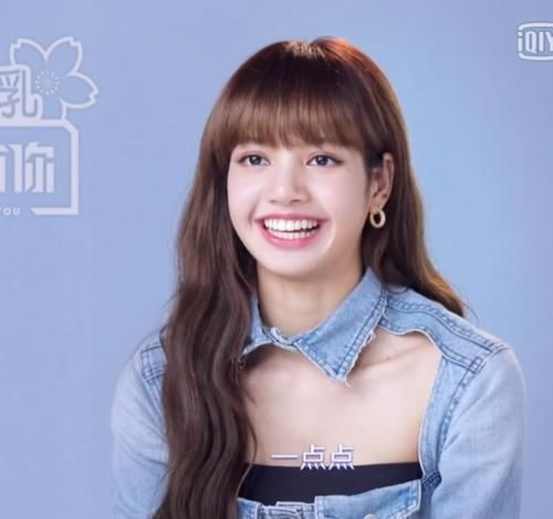  随便■Lisa舞蹈功底有多厉害？随便示范一个后仰动作，学员模仿不来，差距很大