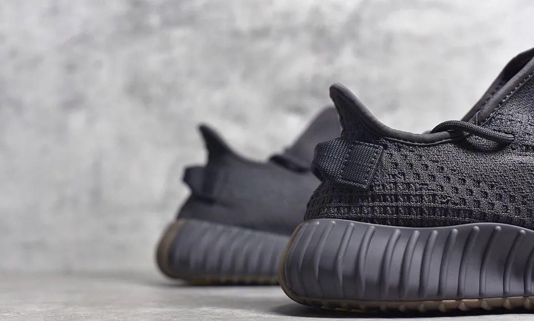 『椰子』Yezzy350黑生胶人气下降,椰子不香了吗?