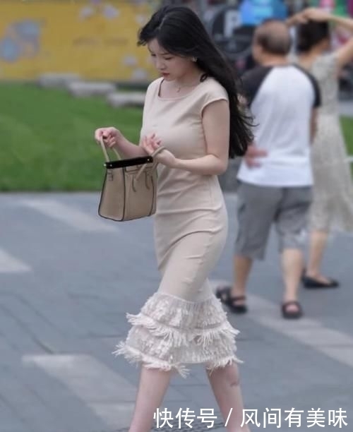 女人■裸色流苏连衣裙,大气又端庄,彰显出东方女人的成熟气息