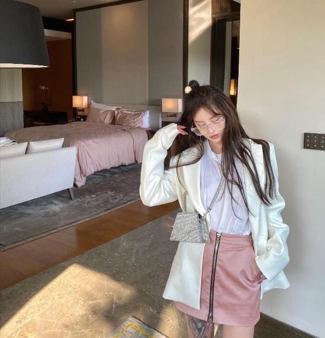  『春天』春天如何穿才显年轻？这十套look好显气质，轻轻松松穿出美少女韵味