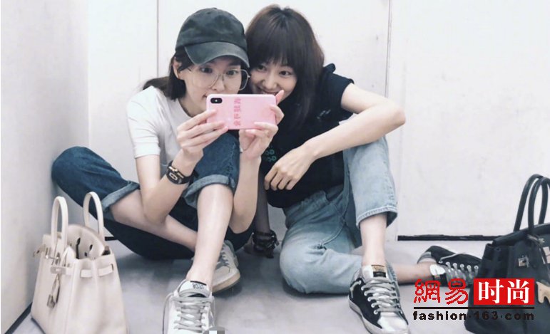 唐嫣与闺蜜全程自拍晒爱马仕包 网友:炫富