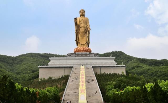 被遗忘的金佛：曾耗资12亿建造全球之最，现摸佛脚也收费无人问津