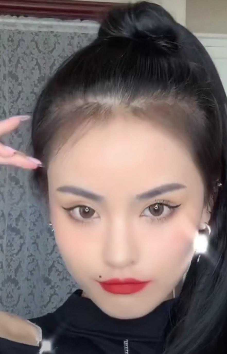  『爆炸』猛女仿妆“爆炸甜心安琦”，美人痣是灵魂，看清正脸：出道吧，pick你！