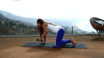 干货| 送周韵上热搜的一字肩天鹅颈，学会这5个动作你也能拥有