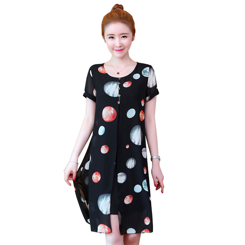 这裙子的确贵了点，但真的很美!谁都想多看几眼，高贵超水嫩