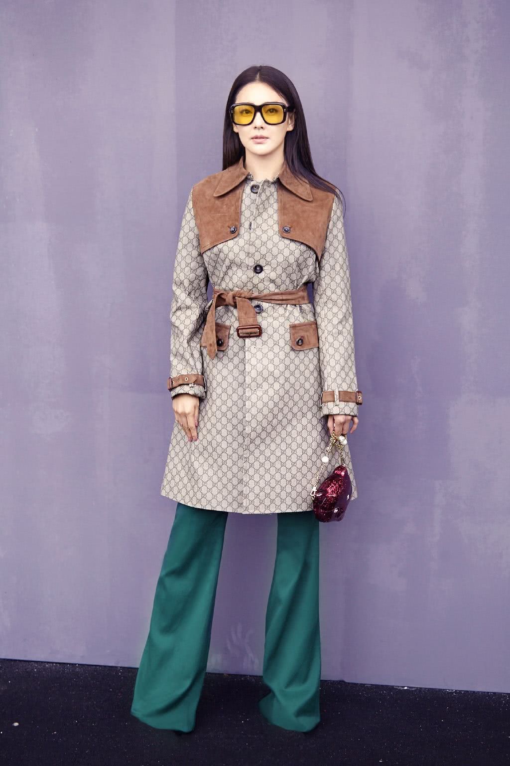 张雨绮短裤穿这么短，袁巴元同意吗？网友：这腿我彻底服了！