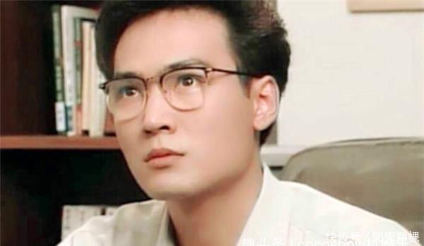  『焦曼婷』52岁的他因女儿在度翻红，曾甘愿放弃上亿家产给前妻，如今很幸福