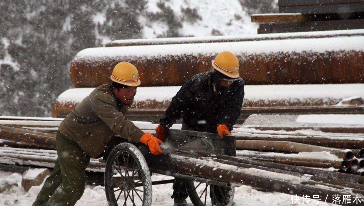 为什么日薪高的农民工却买不起房? 而公务员日薪低却有车有房?