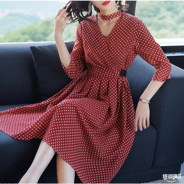 150斤胖女人要会打扮自己，少穿打底裤，学下面这样穿美翻一条街