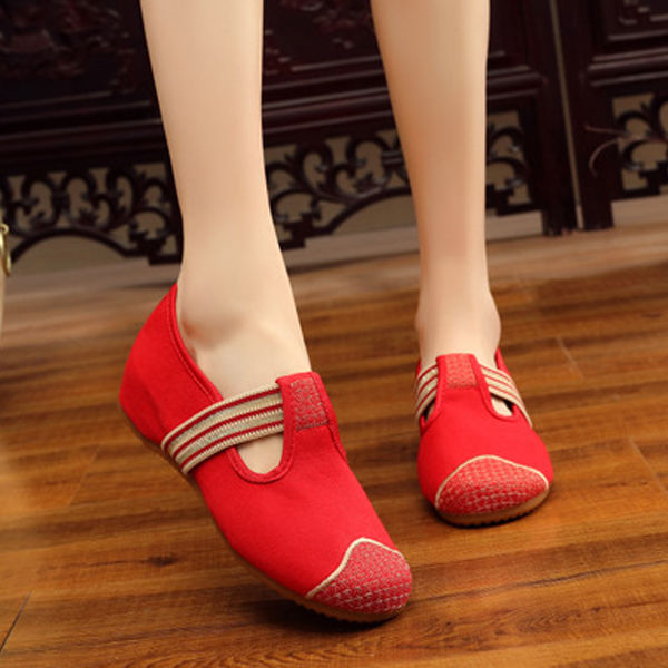 八款时髦秋鞋，特适合6070女人，中秋送妈妈，穿上脚减龄几岁