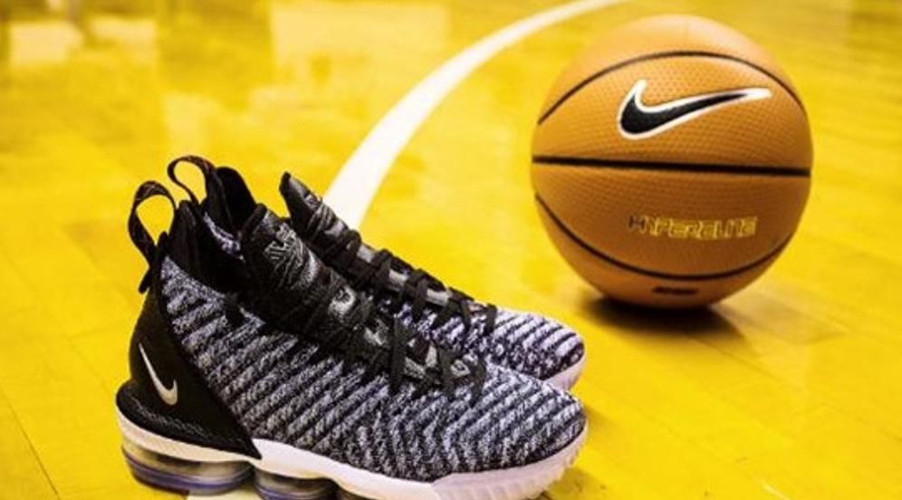  『骚气』NikeKyrie4正式发售，“骚气”的鸳鸯配色，你爱了吗？