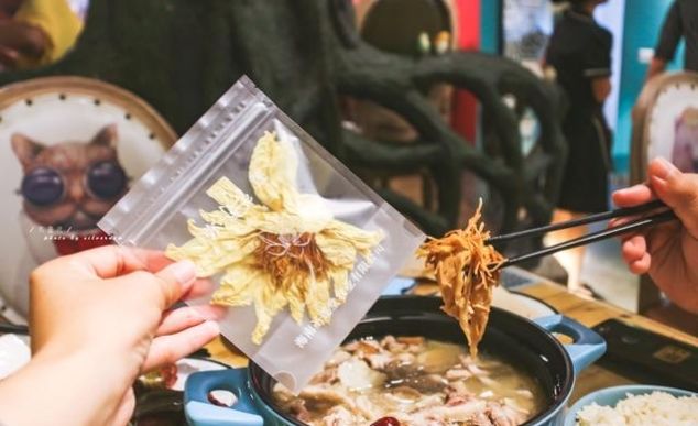 20元5红包接龙群规则居然有一家全是猫的餐厅,旅客:这怎么用饭!却仍然座无虚席