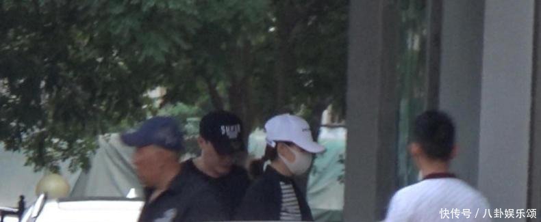 赵丽颖被曝停工怀孕三个月, 工作人员否认, 粉丝大怒