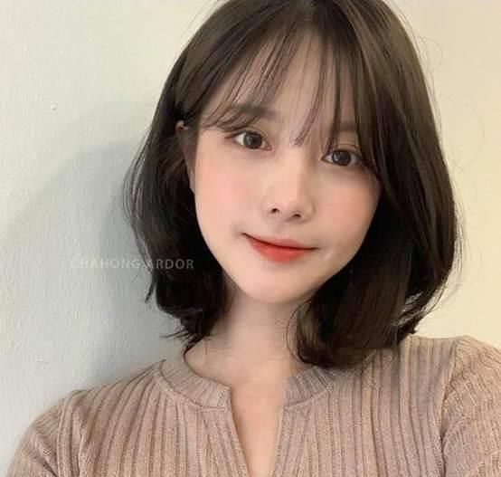  适合：“短发女人”也可以性感和可爱，这几款时尚发型让你气质加分！