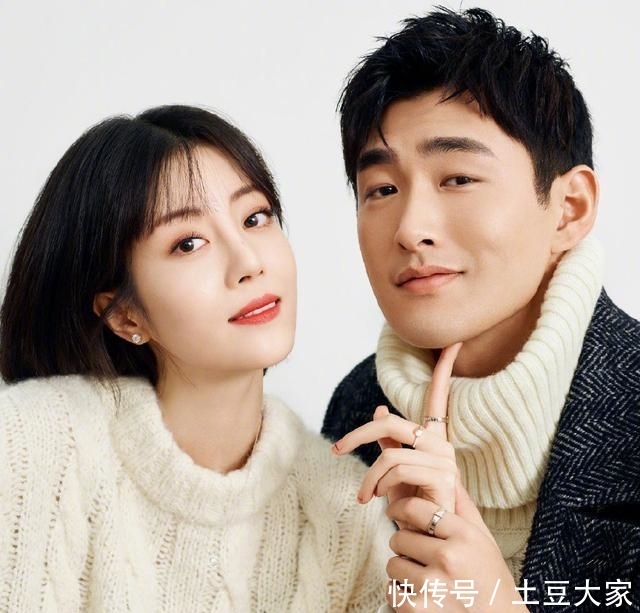 复古■她曾是杨幂工作室的艺人,今穿灯笼袖连衣裙,露美肩复古性感