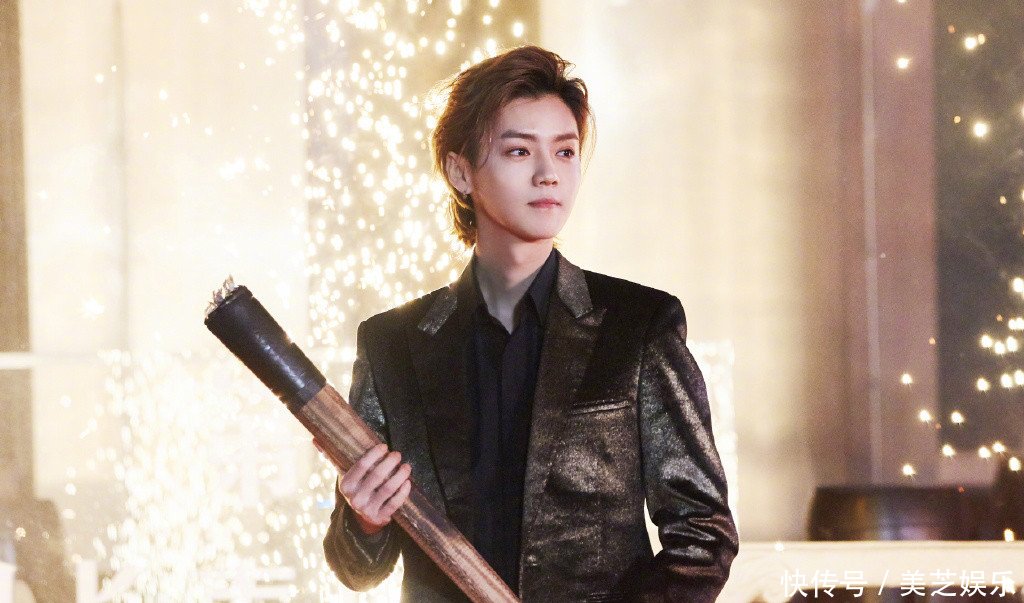 鹿晗只不过是换了一个发型，就帅到颜值“巅峰”，Man到爆