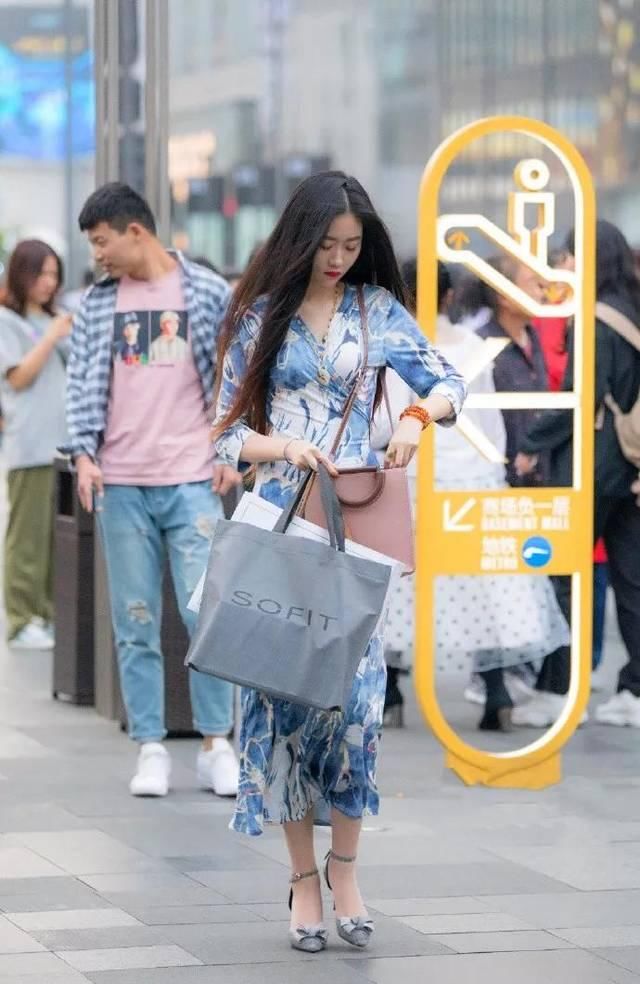  #自信#高跟鞋时尚穿搭，秀出女性的魅力与自信