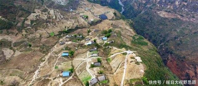 国内最神秘的两个村庄，一个在地下，一个却在1700米悬崖之上